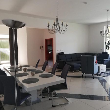Rezident Consult S.R.O. Hotel Братислава Екстериор снимка