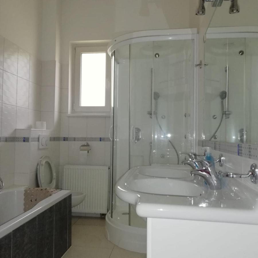 Rezident Consult S.R.O. Hotel Братислава Екстериор снимка