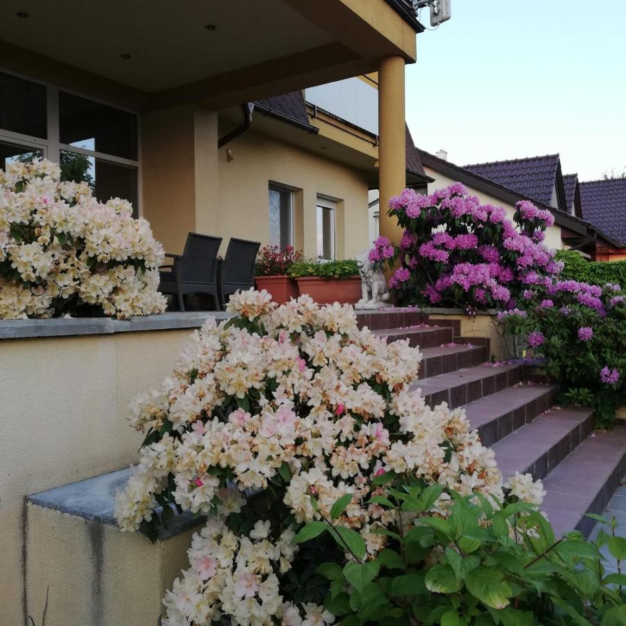 Rezident Consult S.R.O. Hotel Братислава Екстериор снимка