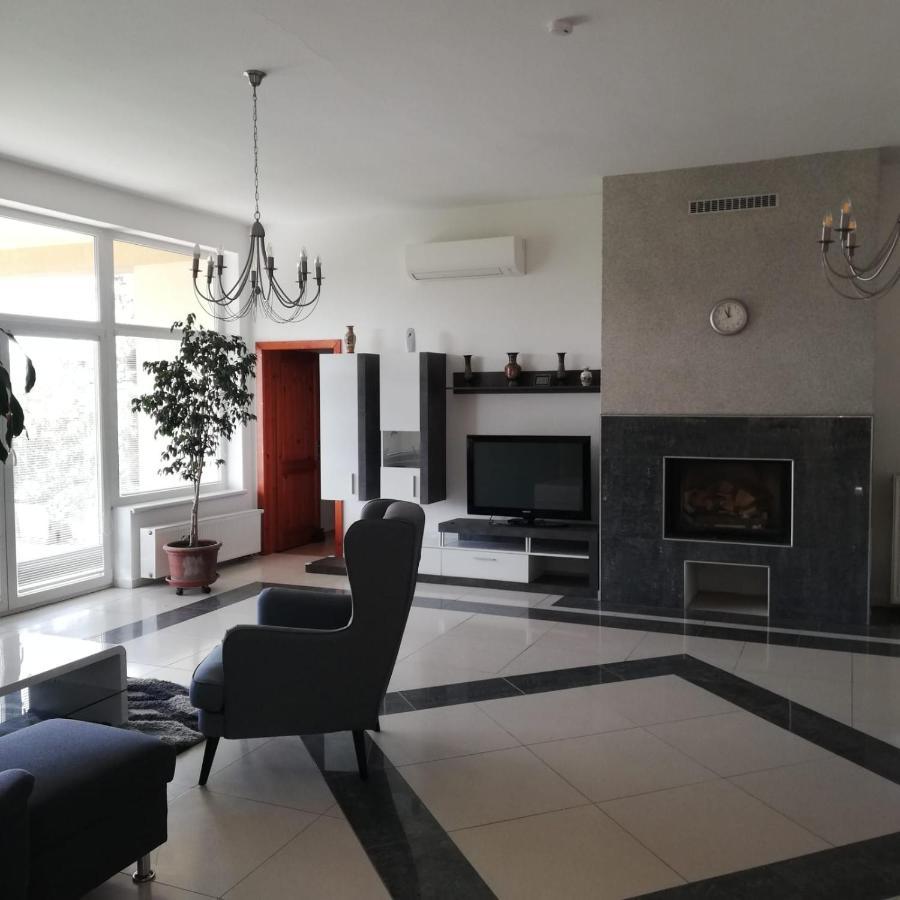 Rezident Consult S.R.O. Hotel Братислава Екстериор снимка